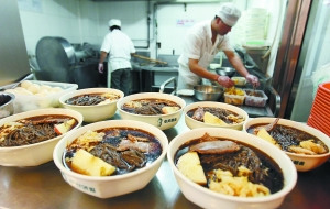 今天入伏北京冷面熱銷(xiāo) 餃子館提前上班(圖)