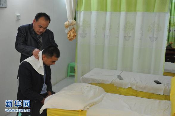 本網(wǎng)記者走基層 見證甕安二十四小時