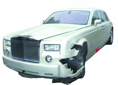 江蘇90后廚師撞壞勞斯萊斯 面臨近百萬元賠償