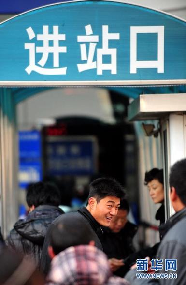 2012鐵路春運(yùn)今日結(jié)束 共發(fā)送旅客超2.35億人次