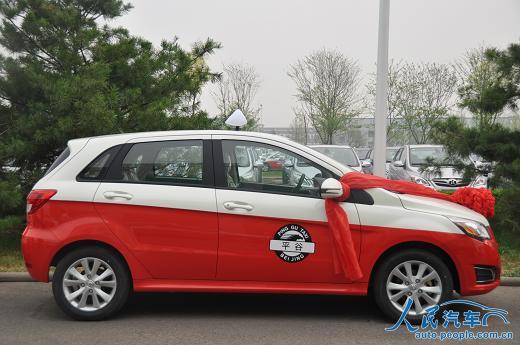 “新能源規(guī)劃”獲批 北汽純電動出租車率先交付