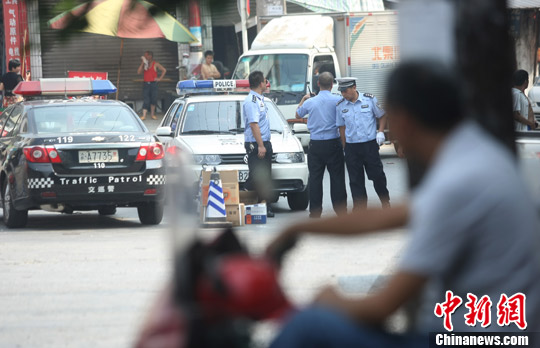 重慶警方追捕周克華第4日現(xiàn)場見聞:高溫下封山搜捕