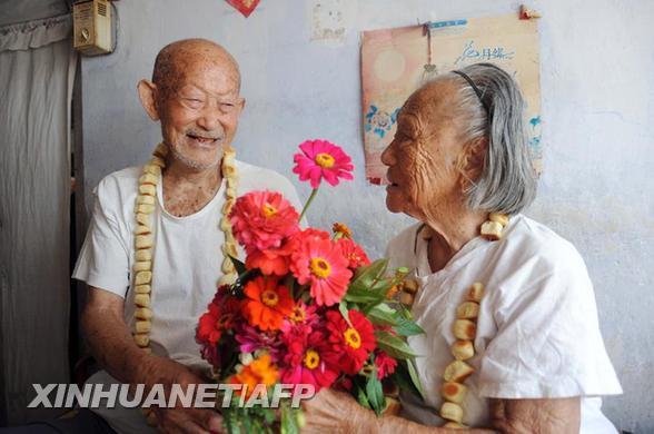 “橡樹婚”夫妻攜手第83個(gè)七夕節(jié)