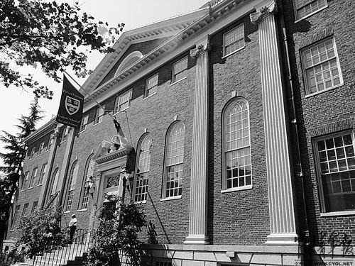 哈佛大學(xué)公開(kāi)調(diào)查125名學(xué)生涉嫌作弊案