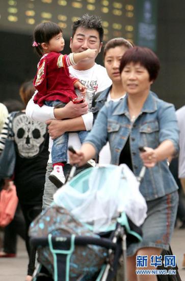 黃金周長(zhǎng)假今結(jié)束 多地迎來(lái)返程客流高峰考驗(yàn)