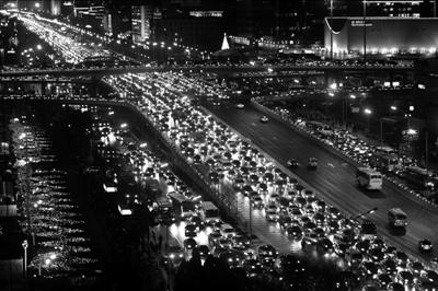 北京將評(píng)估分時(shí)分區(qū)單雙號(hào)限行 推進(jìn)錯(cuò)時(shí)上下班