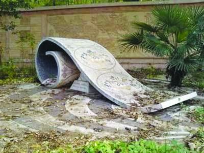 網(wǎng)傳南京現(xiàn)“千萬元狗墓” 官方回應(yīng):只是雕像