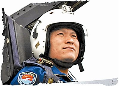 解放軍空軍對(duì)抗演習(xí):戰(zhàn)機(jī)用眼鏡蛇機(jī)動(dòng)甩掉對(duì)手