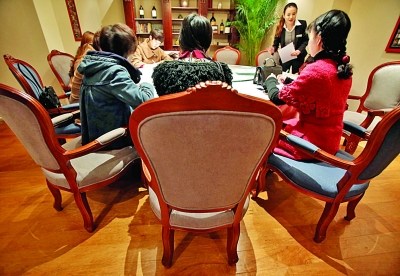 富豪相親海選6萬(wàn)佳麗報(bào)名 首驗(yàn)是否為人造美女