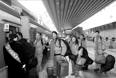 記者幫您解析“春運購票” 走訪調(diào)查203人僅半數(shù)購得火車票