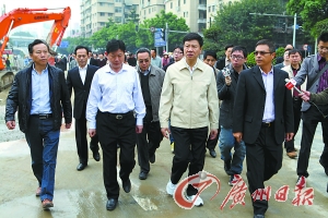 廣州地陷驚魂:“如果慢兩步 我倆就沒命了”