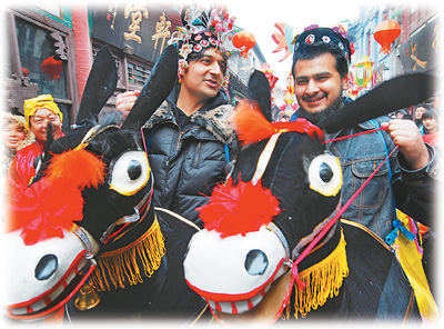 過(guò)春節(jié) 尋春節(jié) 世界爭(zhēng)相和中國(guó)年“套近乎”