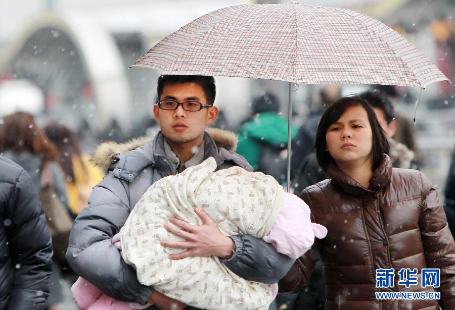 春節(jié)臨近 全國(guó)多地迎來(lái)節(jié)前春運(yùn)客流高峰