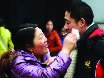 回老家過年你裝了嗎? 中國式裝腔背后的愛與虛榮