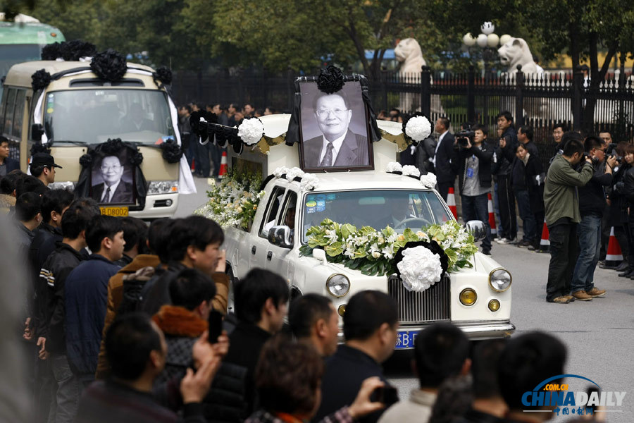 江蘇華西村原黨委書(shū)記吳仁寶遺體告別