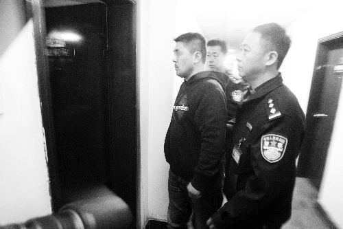 鄭州“扒竊男”自首:到處都有我照片實在受不了