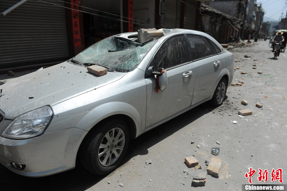 四川蘆山7.0級地震 民間救援隊往災(zāi)區(qū)集結(jié)