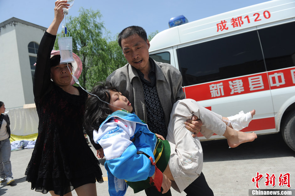 四川蘆山7.0級地震 民間救援隊往災(zāi)區(qū)集結(jié)