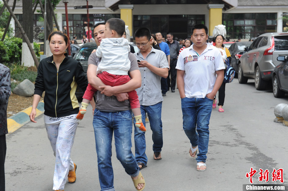 四川蘆山7.0級地震 民間救援隊往災(zāi)區(qū)集結(jié)