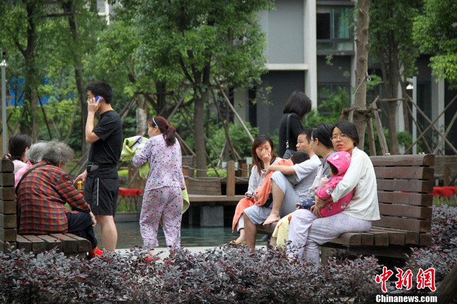 四川蘆山7.0級地震 民間救援隊往災(zāi)區(qū)集結(jié)