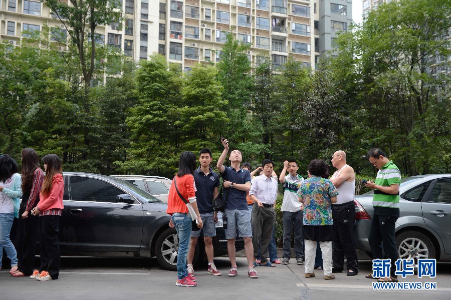 四川蘆山7.0級地震 民間救援隊往災(zāi)區(qū)集結(jié)