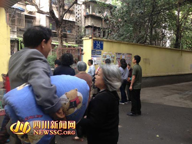 四川蘆山7.0級地震 民間救援隊往災(zāi)區(qū)集結(jié)