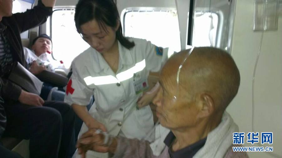 四川蘆山7.0級地震 民間救援隊往災(zāi)區(qū)集結(jié)