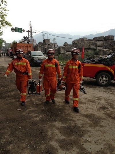 過家門而不入 德陽消防雅安籍戰(zhàn)士含淚戰(zhàn)斗在一線