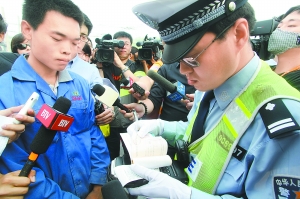 北京今起嚴處闖紅燈 多警種聯(lián)動執(zhí)法