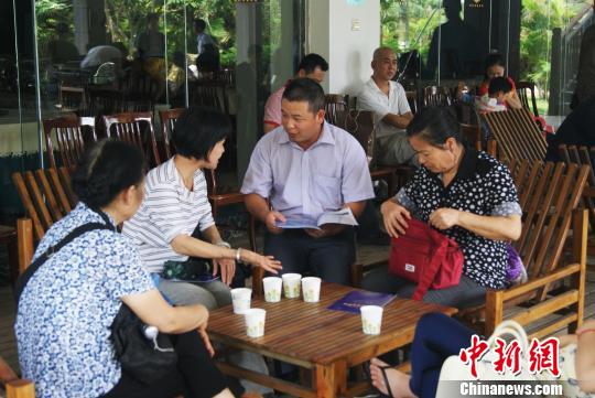 廣西北海驚現(xiàn)“最牛房產(chǎn)證” 44人共一房(組圖)