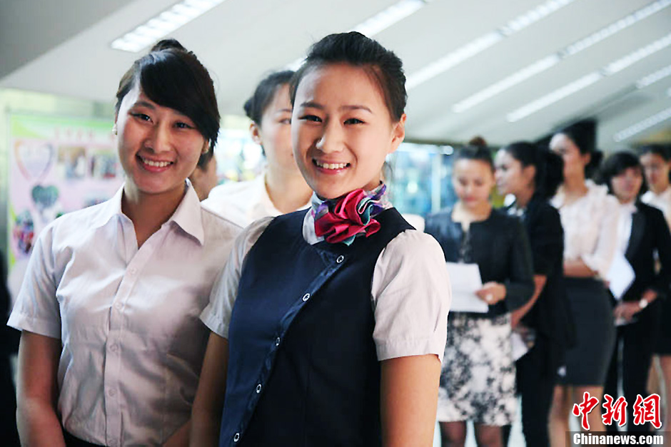 南航新疆招空姐競(jìng)爭(zhēng)激烈 淘汰率超80%