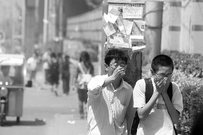 昨日霧霾風(fēng)沙雷電齊襲京城 預(yù)計(jì)夏季沙塵可能還來