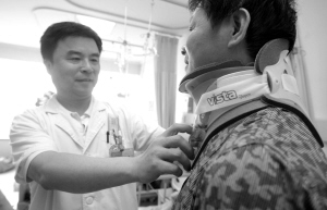 成都茶館老板20年每天3場(chǎng)麻將 脖子以下無知覺