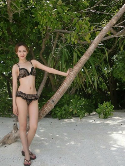 北大?;▽W歷造假遭圍觀 豪車生活照曝光(圖)