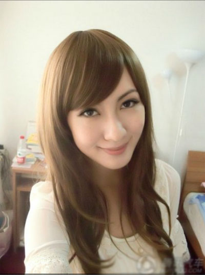 北大?;▽W(xué)歷造假遭圍觀 豪車生活照曝光(圖)