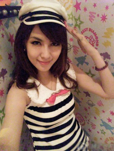 北大?；▽W(xué)歷造假遭圍觀 豪車生活照曝光(圖)