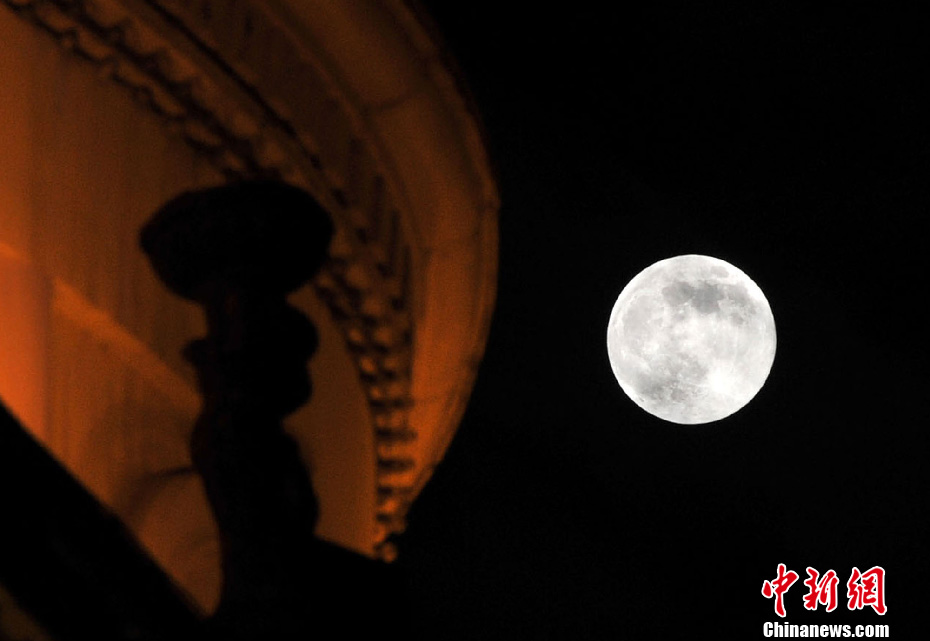 “超級(jí)月亮”現(xiàn)身福州天空