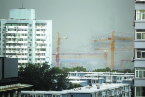 吹空調(diào)拿補(bǔ)貼 頂烈日沒人管