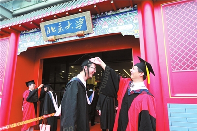 北大校長引《致青春》寄語畢業(yè)生
