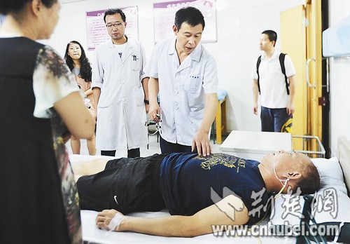 泳池消毒系統(tǒng)突發(fā)故障 23名泳客中毒入院救治(圖)