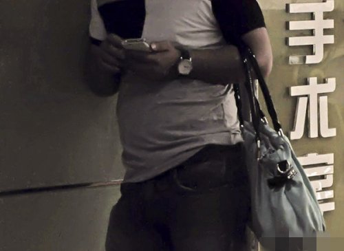 5位前男友不知誰是孩兒爸陪同人流 揭秘少女人流現(xiàn)場(圖)