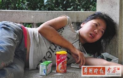 鄭州街頭現(xiàn)流浪美少女 英語(yǔ)吼退采訪記者(圖)