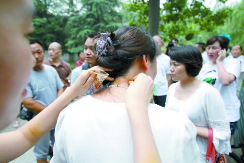 海歸流浪女續(xù):曾結(jié)婚投資失敗 已被接回家