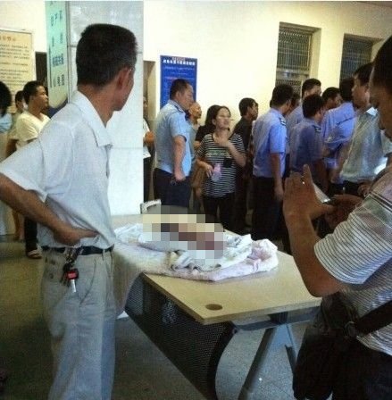 泉州嬰兒疑在醫(yī)院保溫箱被烤死 院方稱死于感染(圖)