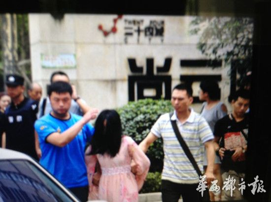 成都華潤24城疑發(fā)生槍擊事件 槍戰(zhàn)已致一人死亡（組圖）