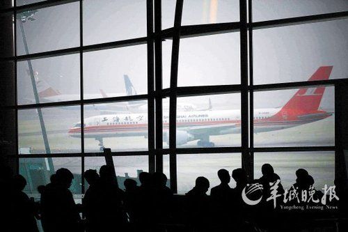 空管員揭秘航班延誤：部分載官員富商航班插隊(duì)