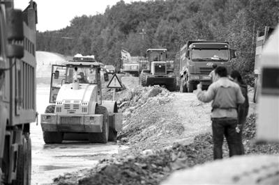 黑龍江干流最大洪峰襲來 同江撫遠(yuǎn)兩地全城戒備