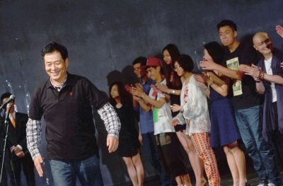 撒貝寧調(diào)侃濮存昕：您再不老，我們就瘋了