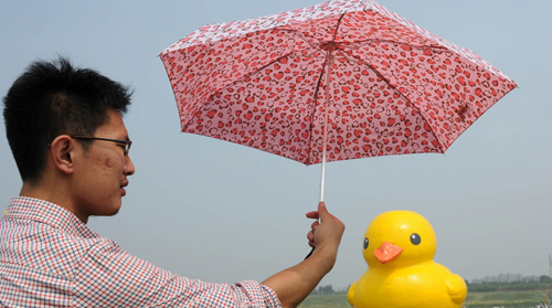 專家:ATM機(jī)確有零件摩擦聲 吐冥幣基本不靠譜