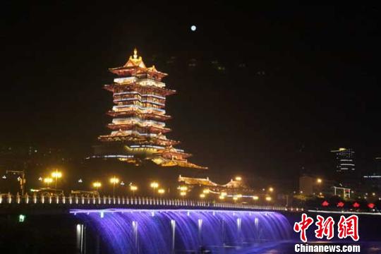 四川綿陽:人造月亮升空 平添月色美景(圖)